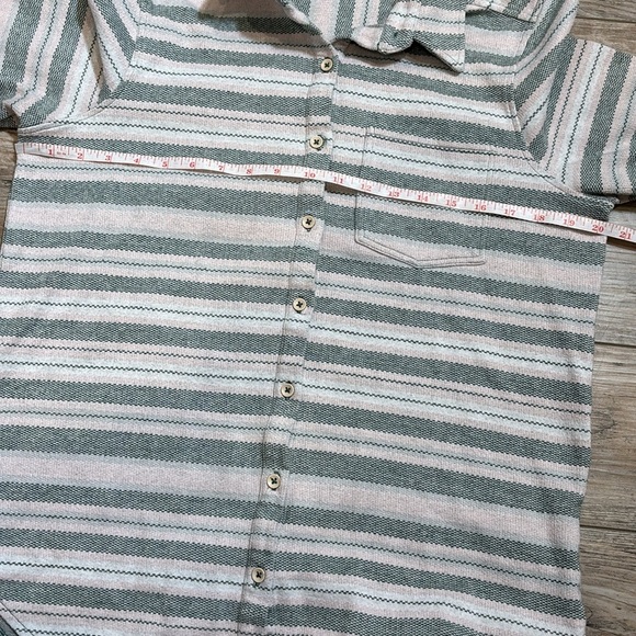 Carve Designs Striped Button-Up Shirt Size Medium - Picture 8 of 9